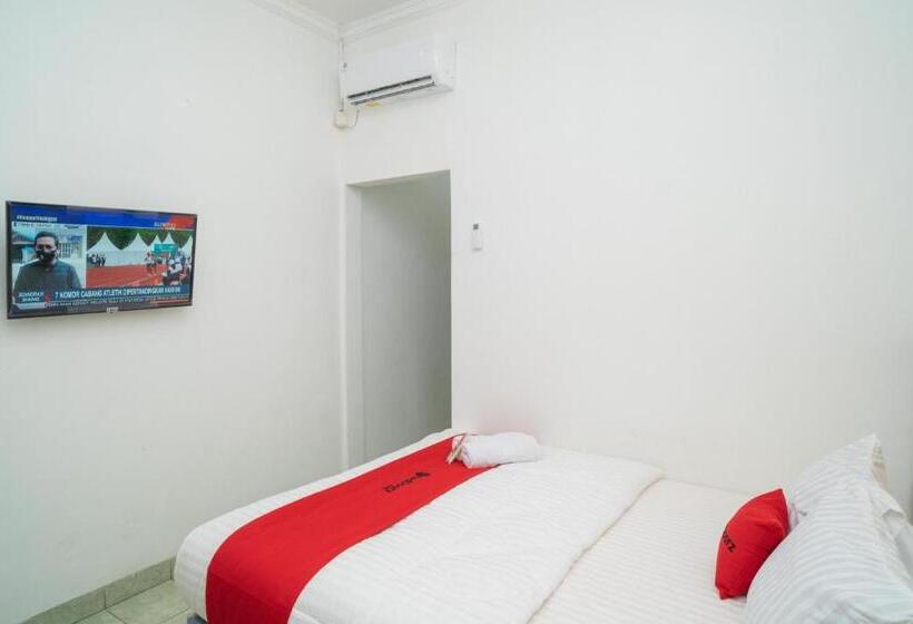 فندق Reddoorz Near Bundaran Ciceri