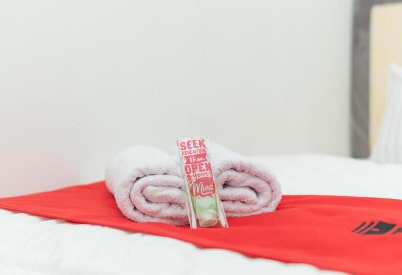 فندق Reddoorz Near Bundaran Ciceri