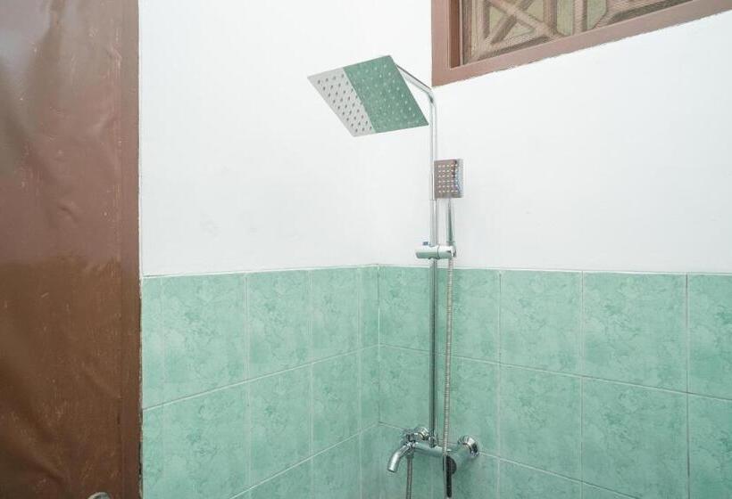 فندق Reddoorz Near Bundaran Ciceri