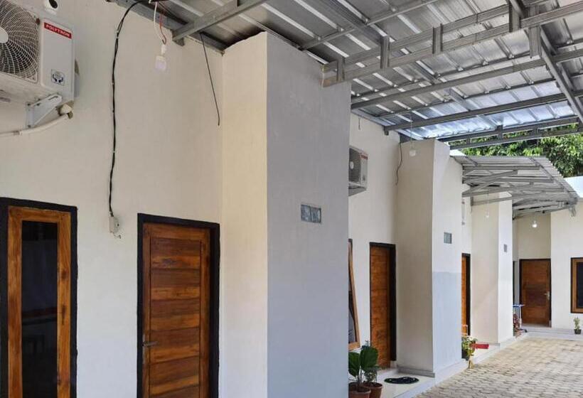 ホテル Reddoorz Syariah At Labuhan Maringgai Lampung