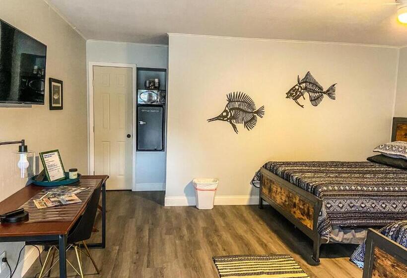 酒店 Reel Inn And Lodge