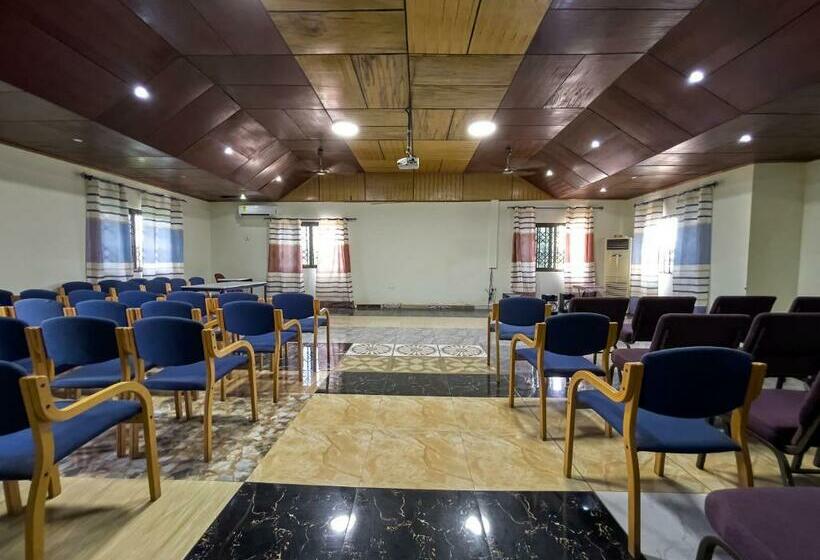 בית מלון כפרי Small World