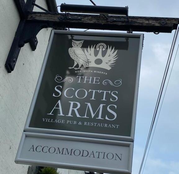 בית מלון כפרי The Scotts Arms Village Inn