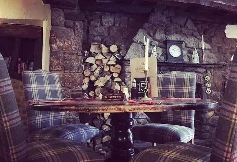 בית מלון כפרי The Scotts Arms Village Inn