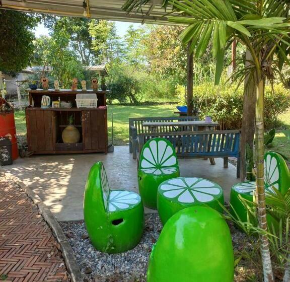 Pensión บ้านพักคุณยายเขียว