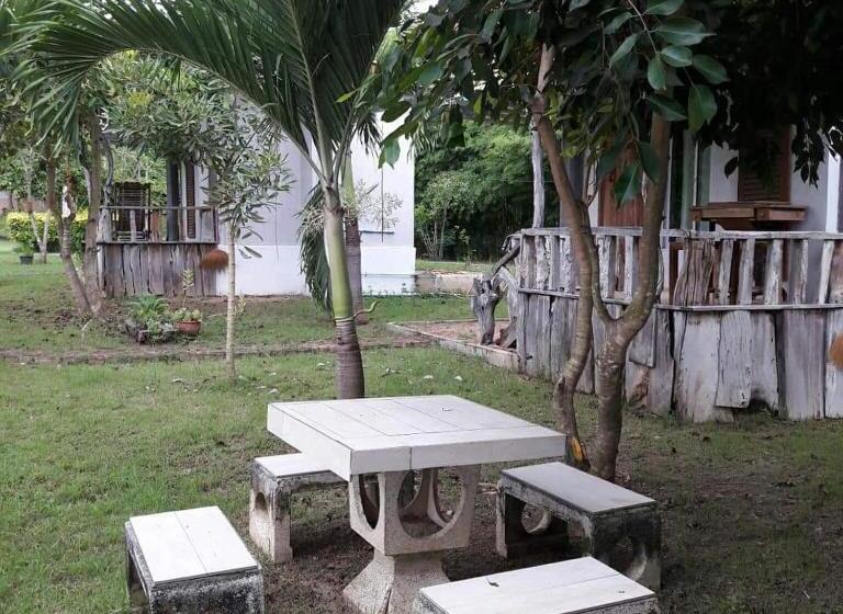 Pensión บ้านพักคุณยายเขียว