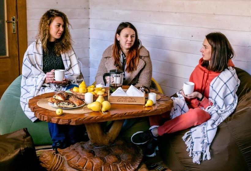 Пансион хата різьбяра закуток