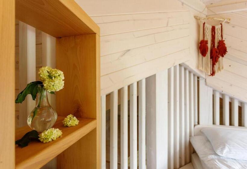 Пансион хата різьбяра закуток