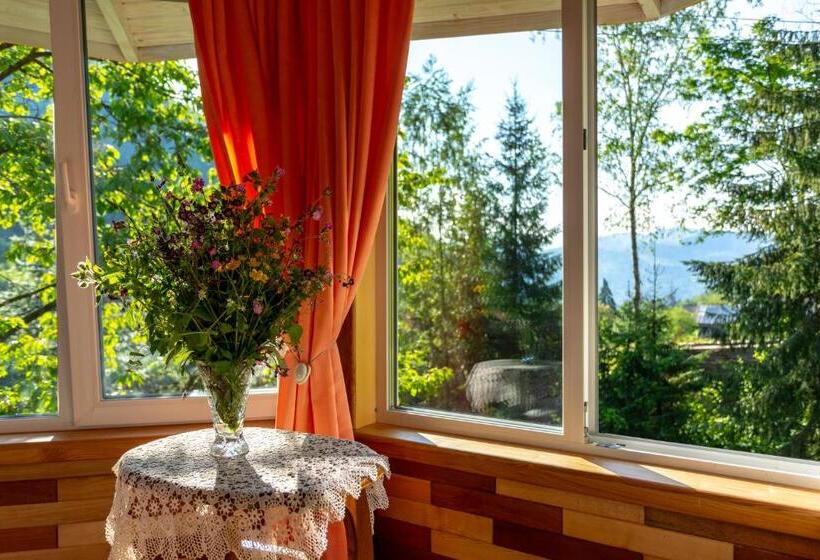 Пансион хата різьбяра закуток