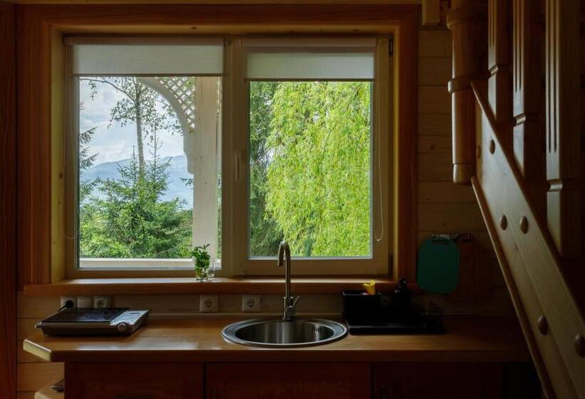 Пансион хата різьбяра закуток