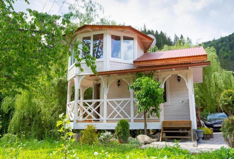 Пансион хата різьбяра закуток