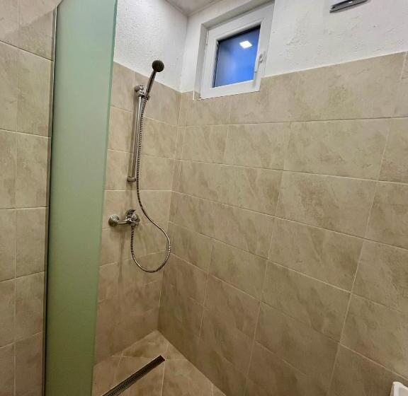 Pension (Hôtel basse catégorie) къща спирови