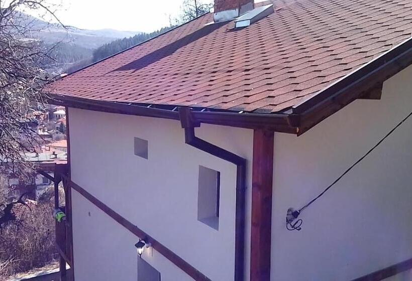 Pension (Hôtel basse catégorie) трънската къща