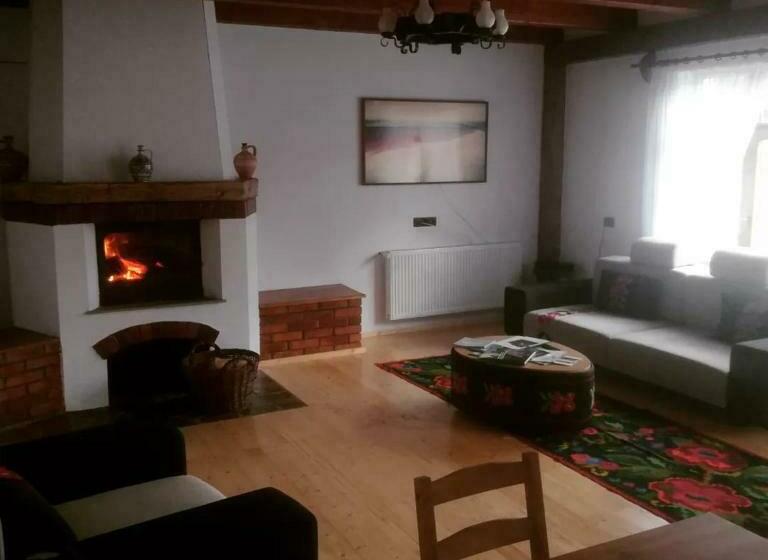 פנסיון Casa Din Susani