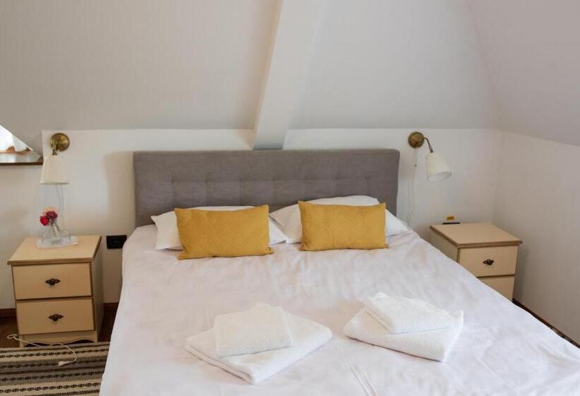 Пансион Casa Strabunicului