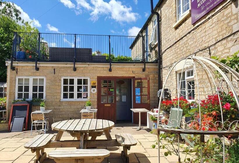 פנסיון Cross Swords Rooms, Skillington