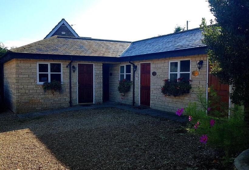 פנסיון Cross Swords Rooms, Skillington