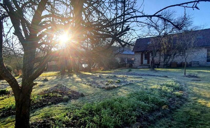 بنسيون Domaine Des Pousses, Chambres D Hôtes Au Coeur D Un Village De Campagne