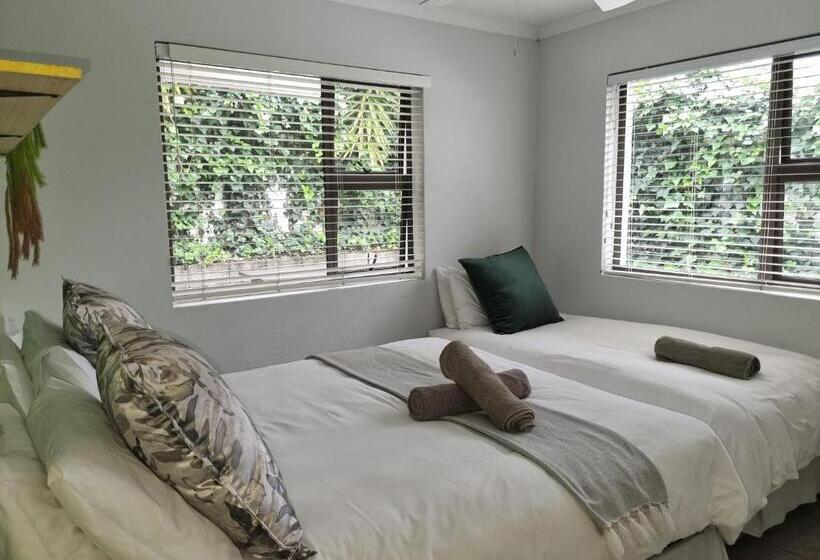 פנסיון Eland Place Self Catering Guest House