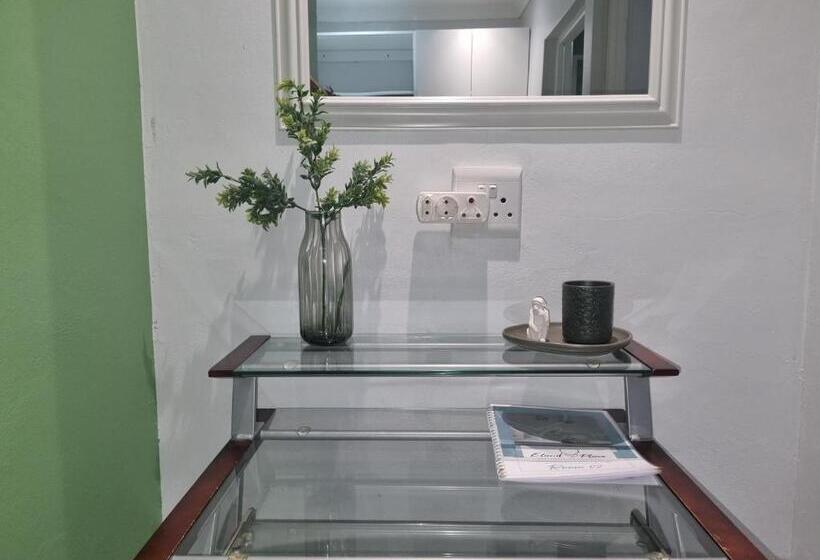 פנסיון Eland Place Self Catering Guest House