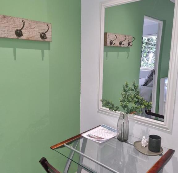 بنسيون Eland Place Self Catering Guest House