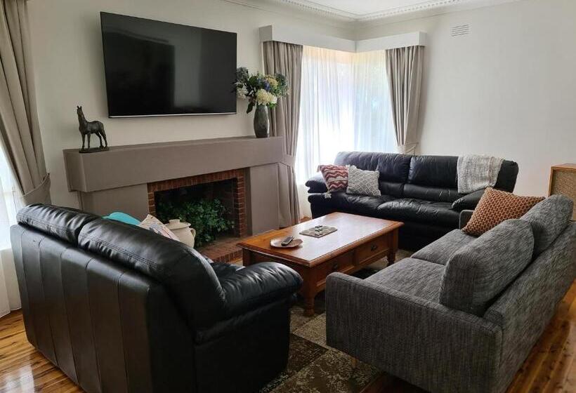 פנסיון Harden Golfers Rest Accommodation