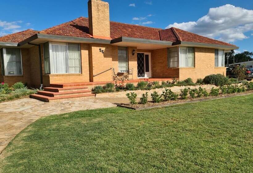 פנסיון Harden Golfers Rest Accommodation