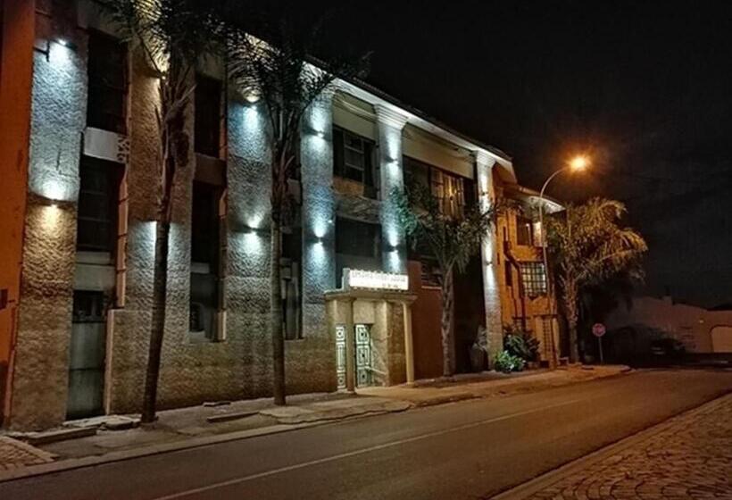 פנסיון Lenasia Guest Lodge