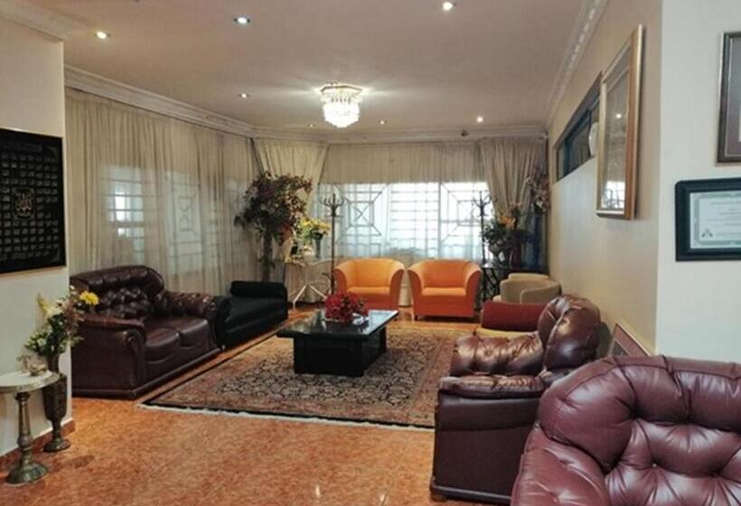 פנסיון Lenasia Guest Lodge