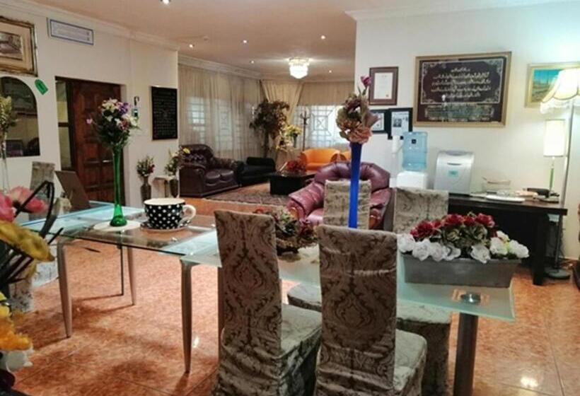 פנסיון Lenasia Guest Lodge