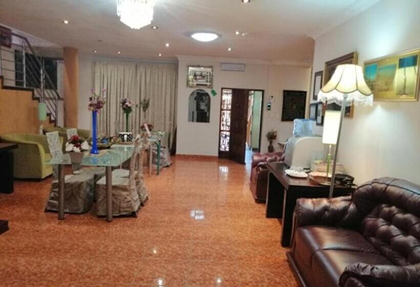 פנסיון Lenasia Guest Lodge