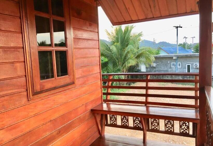 פנסיון Life And Love House