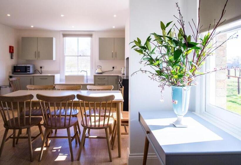 פנסיון Longstowe Farmhouse