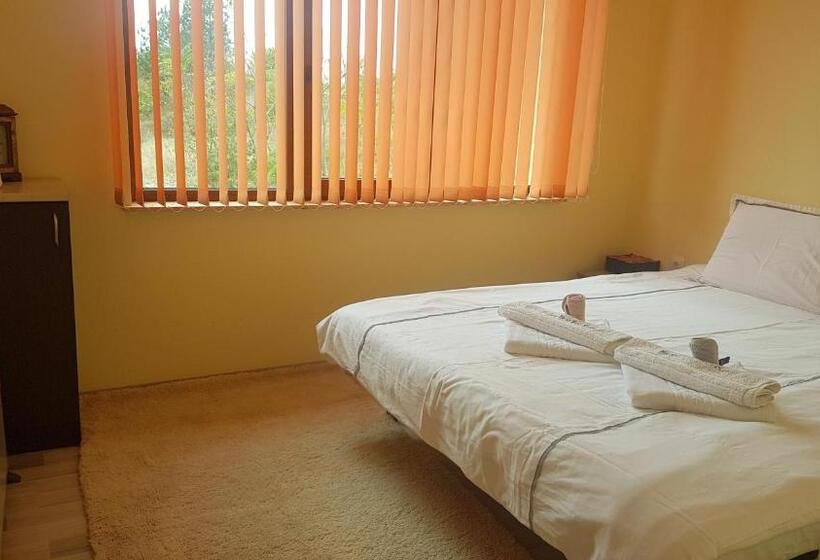 ペンション Malavi Guest House Krasen! Comfort&clean!