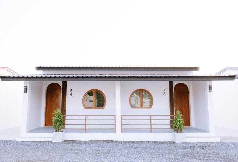 פנסיון Peeranon Resort