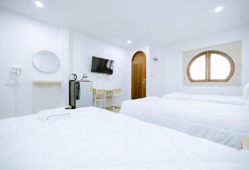 פנסיון Peeranon Resort