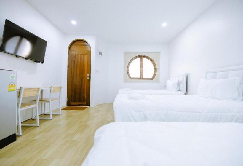 פנסיון Peeranon Resort