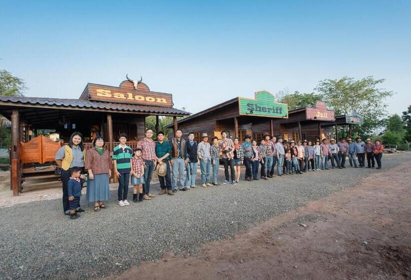 بنسيون Stonewood Cowboy City Resort