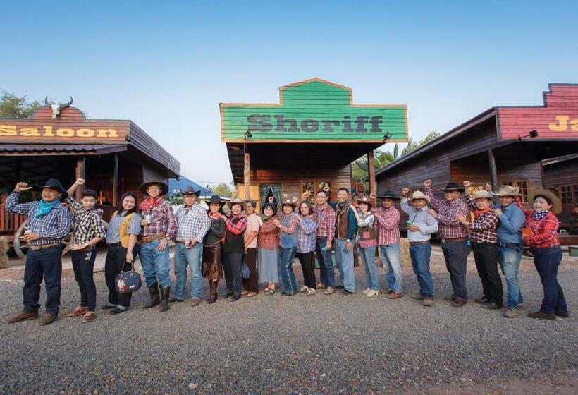 بنسيون Stonewood Cowboy City Resort