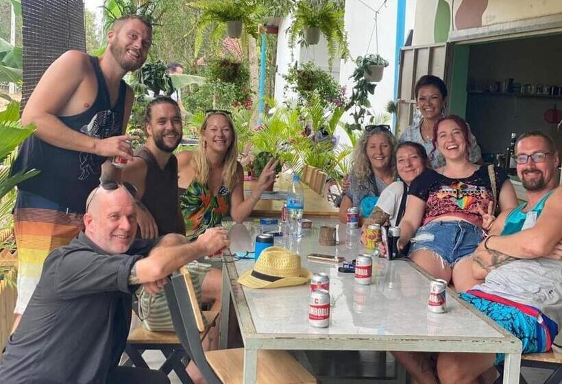 Пансион The Cocoon