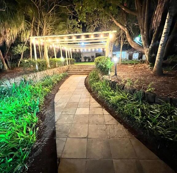 פנסיון The Sunbird Guesthouse