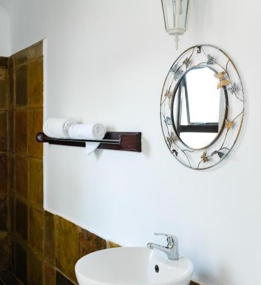 פנסיון The Sunbird Guesthouse