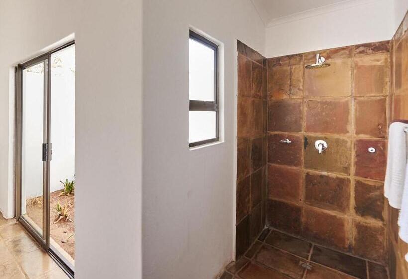 פנסיון The Sunbird Guesthouse