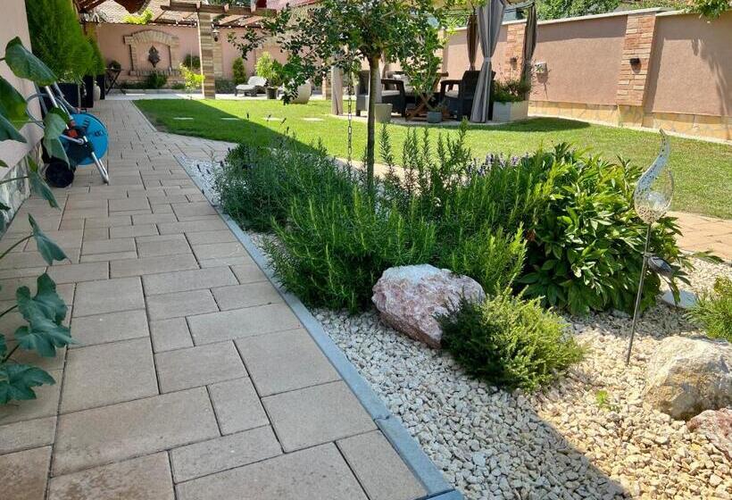 ペンション Tulipán Vendégház