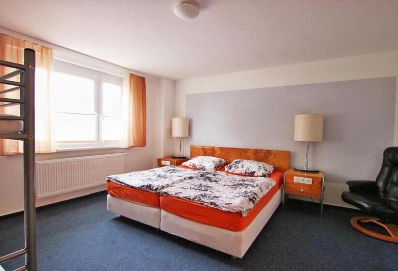 Pension  Zu Den Linden Trin