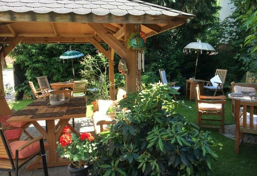 Tektona Bed & Breakfast