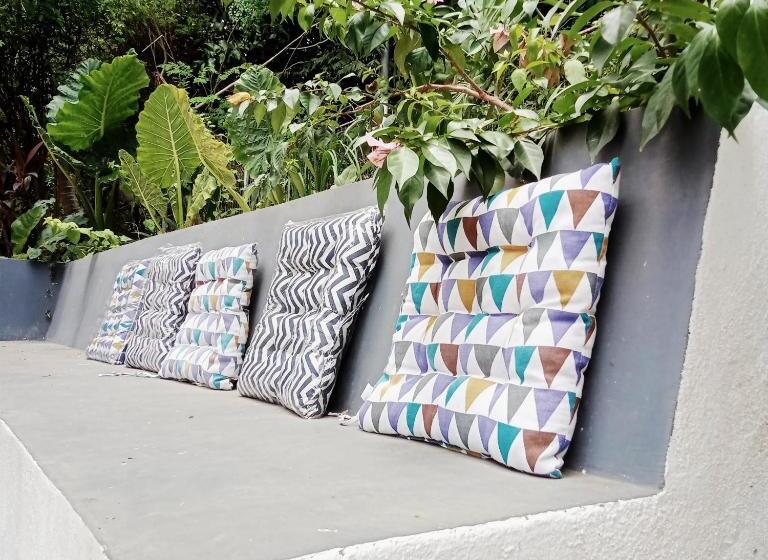 צימר Baywalk Suites Batangas