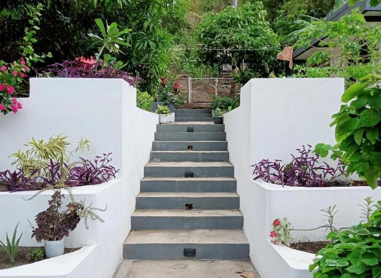 צימר Baywalk Suites Batangas