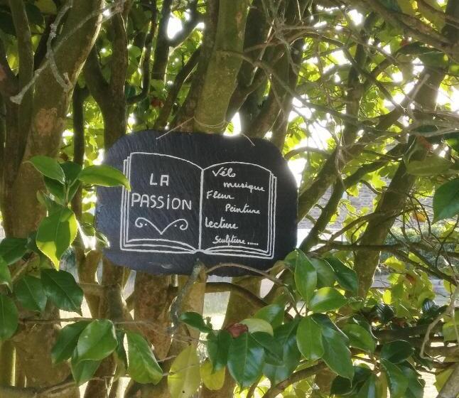 مبيت وإفطار La Jacarandière