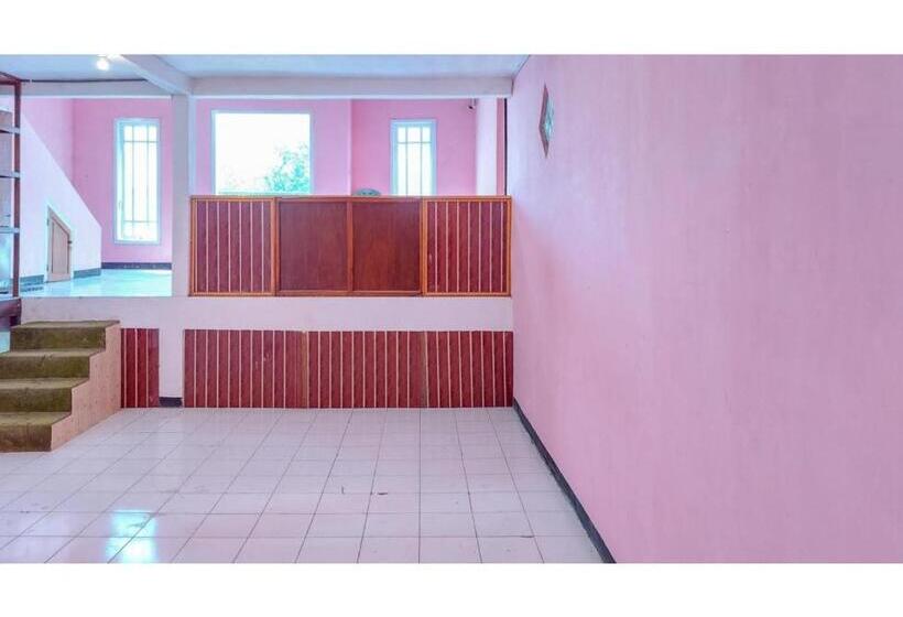 ホテル Artayya Puri 3 Syariah Near Terminal Caruban Mitra Reddoorz